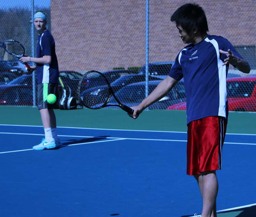 Boys tennis faces off to rival Howell