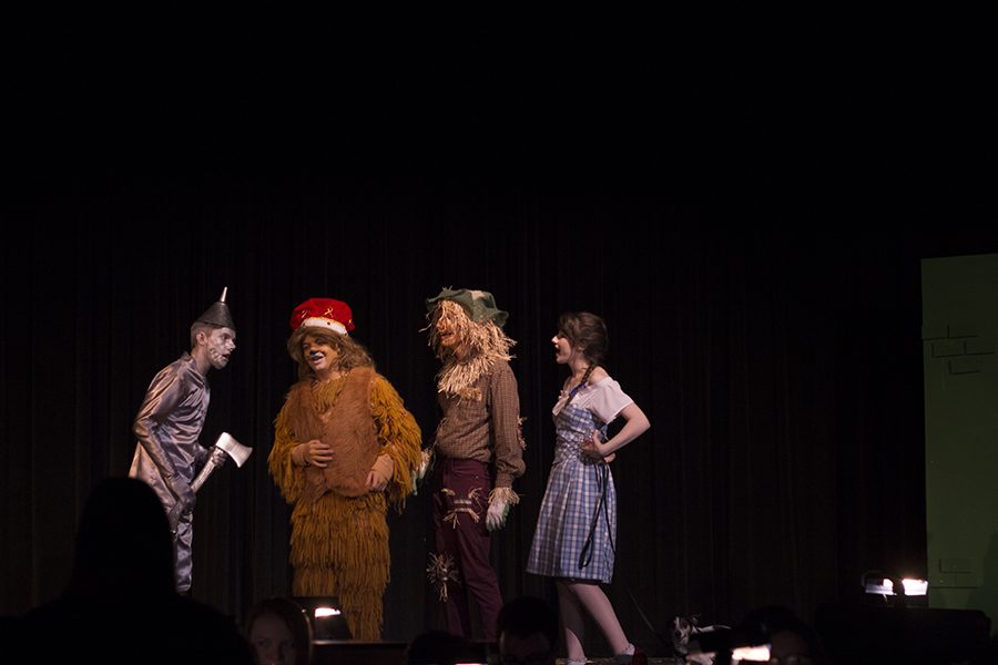 Abram Cutshall, David Tuttle, Jacob Slone, and Gea Henry act in the show.