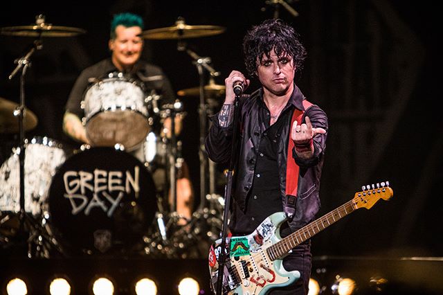 Billie Joe Armstrong challenges the crowd to raise their energy.