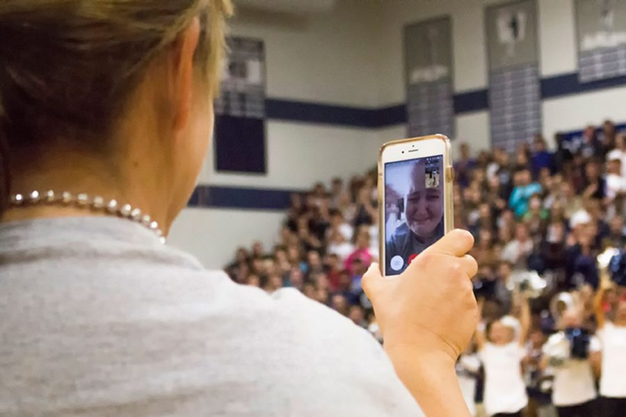 At the homecoming pep assembly on Sept. 30, Assistant Principal FaceTimed Mrs. Roxanne Fetsch, who was diagnosed with adult acute lymphoblastic leukemia at the beginning of the school year and has not been able to participate in her beloved school activities.