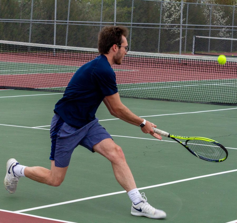 Ed Hritzkowin sprints to reach a forehand shot. 