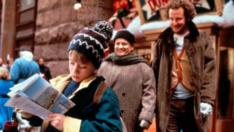 Kevin Unaware of Danger: Protagonist Kevin McCallister holds a map unaware that two escaped convicts stand right behind him.