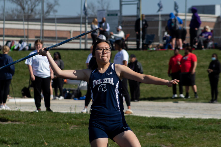 Sophomore Chloe Tamm begins her javelin throw.