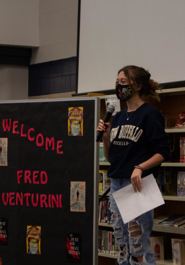 Junior Allie Raines introduces Venturini to the students.