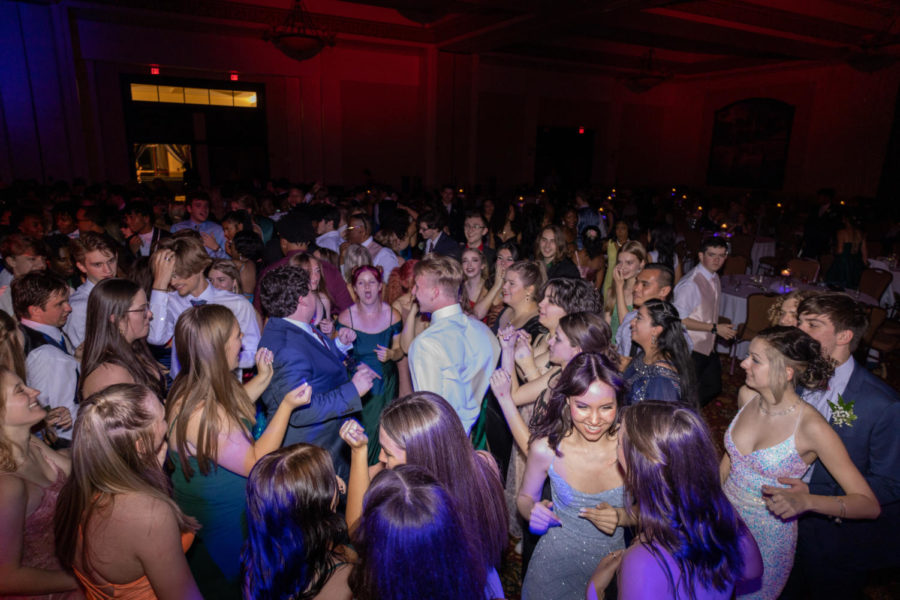 A+sea+of+Spartans+flood+the+dance+floor+at+Prom+2023.+The+Juniors+and+Seniors+waited+all+year+to+participate+in+their+Prom.
