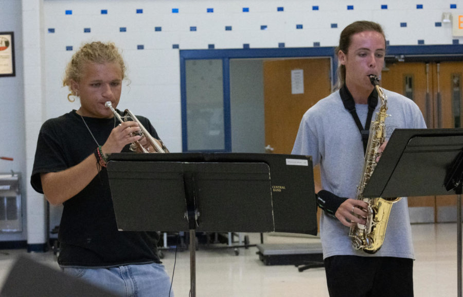 Keeping their eyes on their music, trumpet player Brady Bounds and saxophone player Caden Scott practice during fifth hour Jazz Band class.