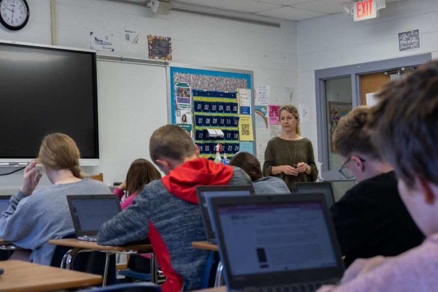 Mrs. Kathryn Mastarokas is focused as she teaches her Pre-AP Eniglish I class. Her supportive teaching style doesn’t just help in the classroom but it also helps freshmen adjust to the high school environment. 