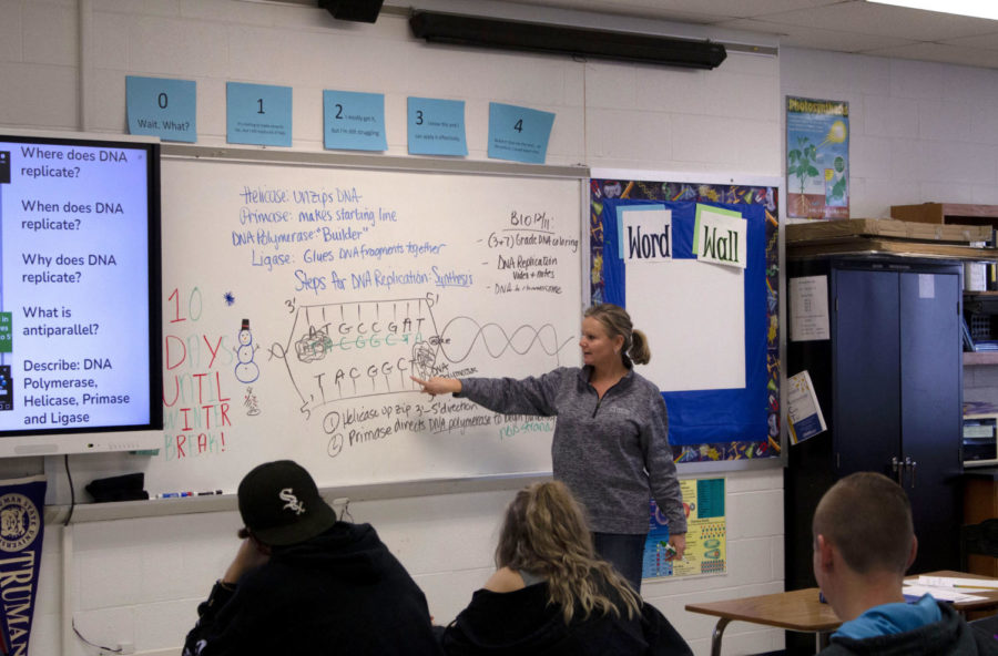 Instructing+at+her+white+board%2C+science+teacher+Melissa+Broadfield+teachers+about+DNA+replication.+Mrs.+Broadfield+is+one+of+a+handful+of+teachers+in+the+building+who+teach+a+blended+learning+class%2C+where+the+students+arent+always+in+the+classroom%2C+theyre+allowed+to+visit+with+her+as+needed+on+certain+days.+