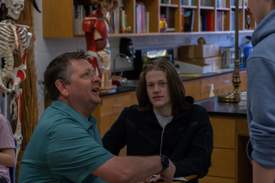 Students encircle science teacher Patrick Reed during a lab in Human Anatomy & Physiology.