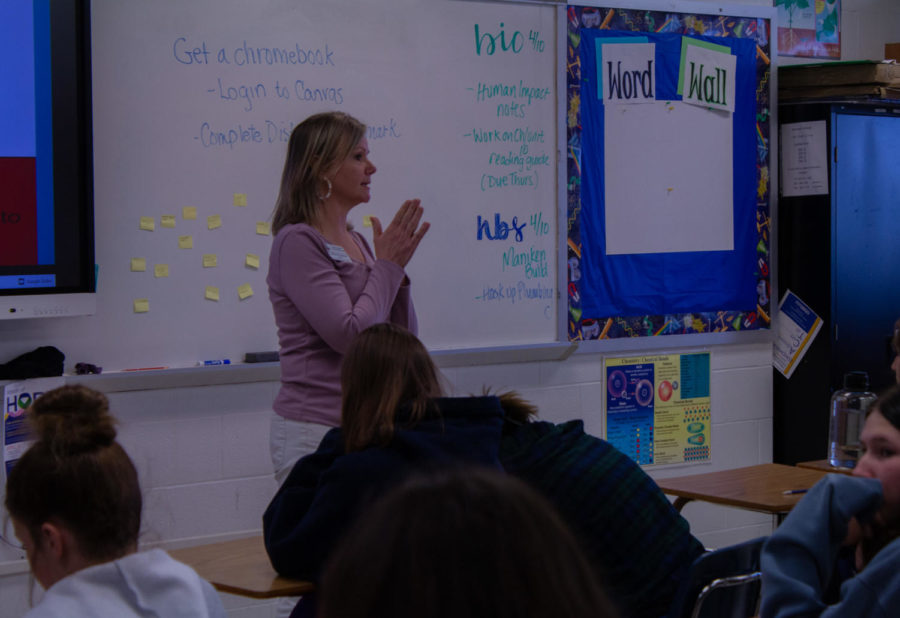 Science teacher Melissa Broadfield discusses a concept with her third hour class.