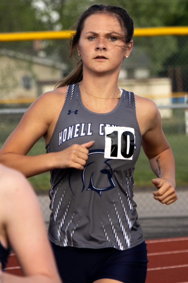  Camryn Watkins pushes through her last lap of her race.