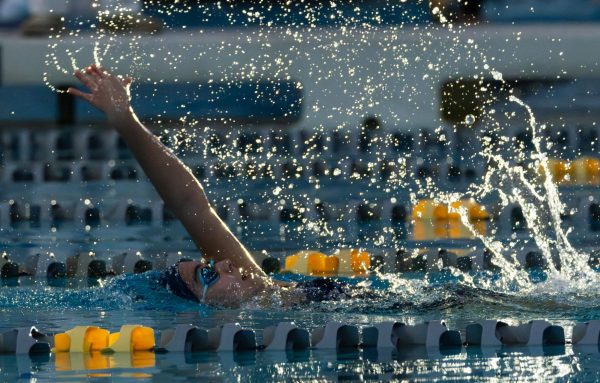 Sophomore Vika Anderson swims backstroke propelling herself quickly down the pool. In addition to swimming, Anderson is a part of the school band and dances with The STL Ballet Company. 