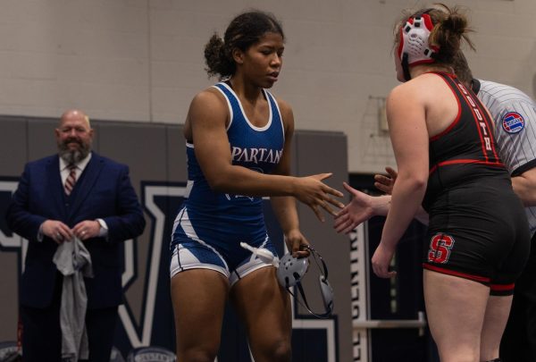 Once Dana Thee Sanchez won her match, she shook her opponent’s hand before also shaking the coaches’ hands as well. Sanchez proceeded to talk with Coach Kurt Kruse who congratulated her and had a t-shirt as a gift for her 100 career wins.