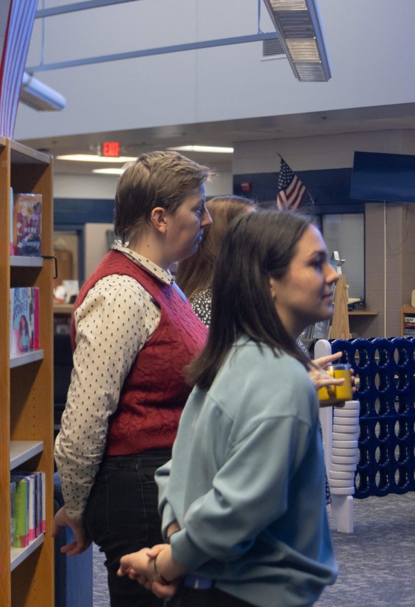 Language teachers Dr. Amy Roznos and Ms. Morgan Brader stand at the back of the room as Leake and librarian Ms. Tonisha LaMartina introduce the activity. Once everyone was situated, they spent seminar helping students craft the new mission statement.