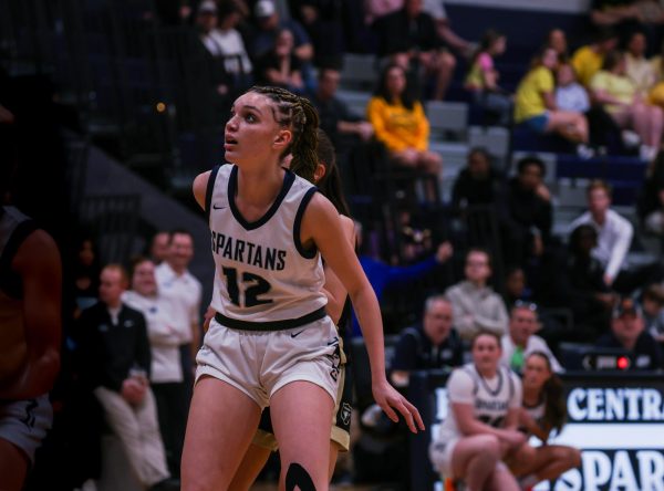 Senior Morgan Davis looks up towards the net as she guards the opposing player from getting the ball. With a concerned look, Davis followed the ball with her eyes as the other team scored. 