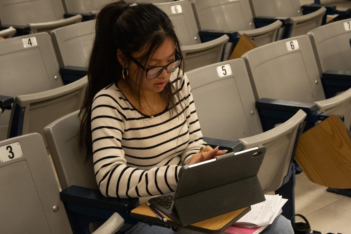 Senior Katie Huynh working on homework during her third hour study hall in room 3. Huynh is adamant on making the most of her study hall hour, using much of the hour to work on homework rather than socialize. 